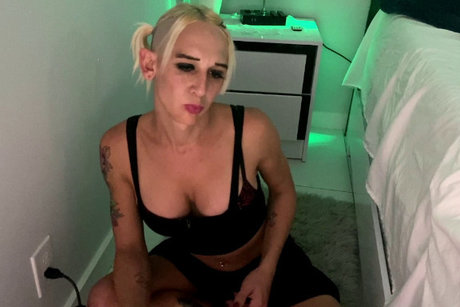 Nacktes geleaktes OnlyFans-Foto von Leah Starr