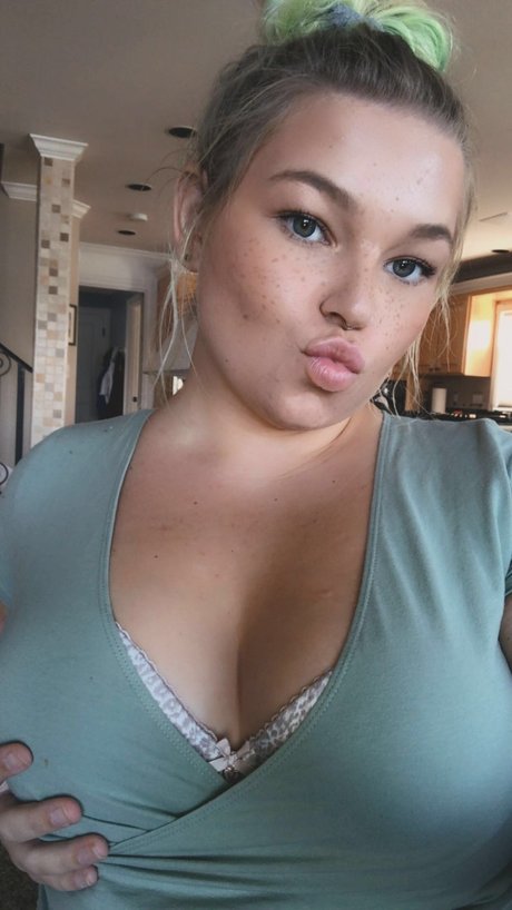 Nacktes geleaktes OnlyFans-Foto von Leah