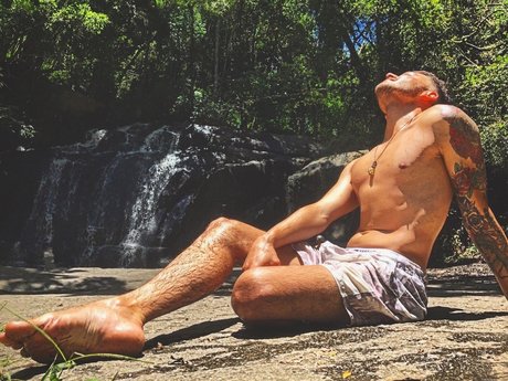 Nacktes geleaktes OnlyFans-Foto von Lo Cavalcante