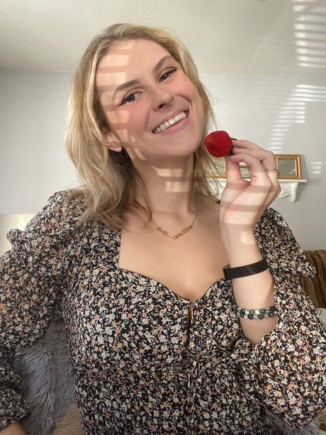 Nacktes geleaktes OnlyFans-Foto von Luna Mika
