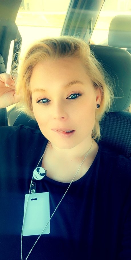 Nacktes geleaktes OnlyFans-Foto von Nicole Megan