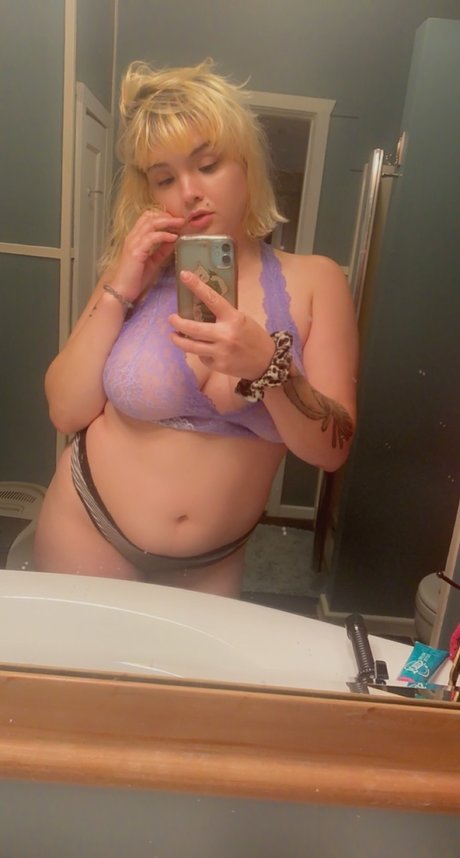 Nacktes geleaktes OnlyFans-Foto von Lilqbee