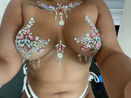 Nacktes geleaktes OnlyFans-Foto von Shea Butter Baby 