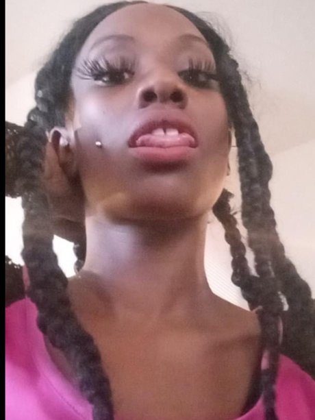 Nacktes geleaktes OnlyFans-Foto von Lowkey
