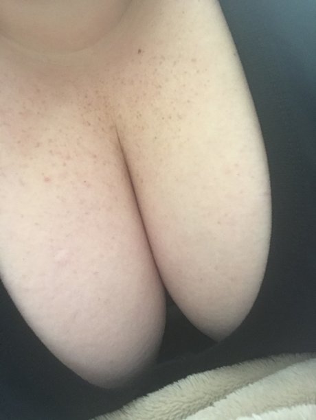 Nacktes geleaktes OnlyFans-Foto von Lovense Single Mama