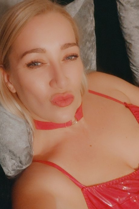 Nacktes geleaktes OnlyFans-Foto von Lovely X Laura