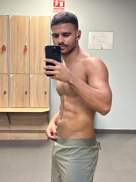 Nacktes geleaktes OnlyFans-Foto von Link