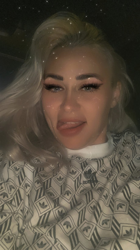 Nacktes geleaktes OnlyFans-Foto von Loretta