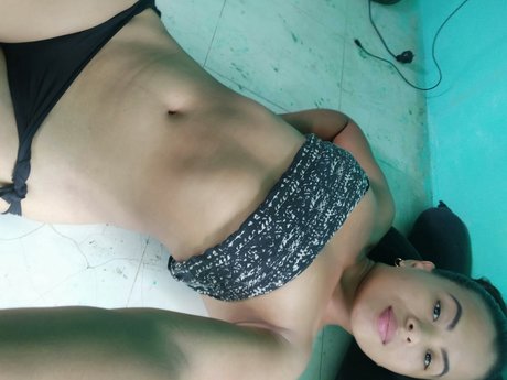 Nacktes geleaktes OnlyFans-Foto von Lolayen
