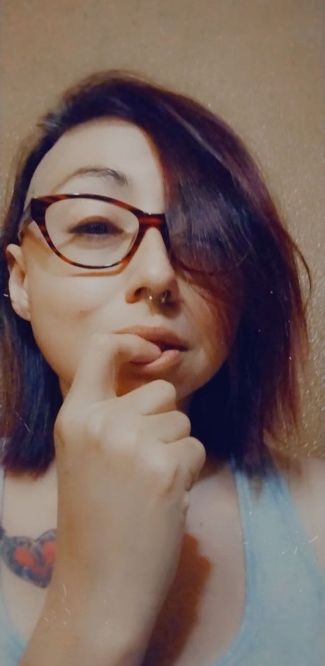 Nacktes geleaktes OnlyFans-Foto von Lola Kat