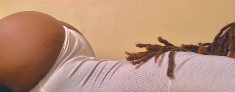 Nacktes geleaktes OnlyFans-Foto von Lola Angelina