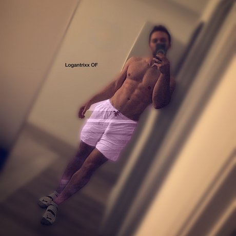Nacktes geleaktes OnlyFans-Foto von Logantrixx