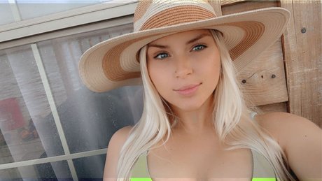 Nacktes geleaktes OnlyFans-Foto von Lizzyy Pinkk