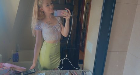 Nacktes geleaktes OnlyFans-Foto von Lizzie
