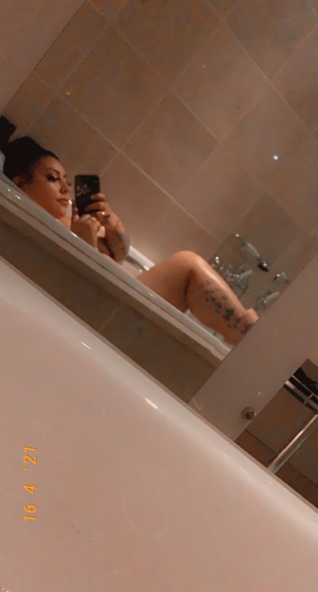 Nacktes geleaktes OnlyFans-Foto von Lizaa Blue