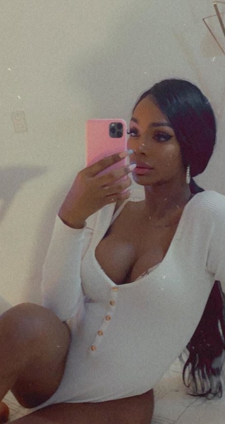 Nacktes geleaktes OnlyFans-Foto von Liz Samantha