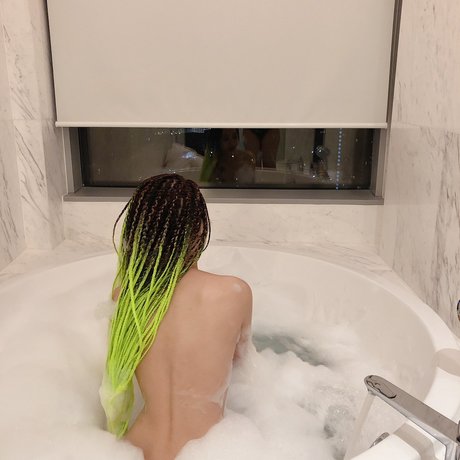 Nacktes geleaktes OnlyFans-Foto von Mona Zhang