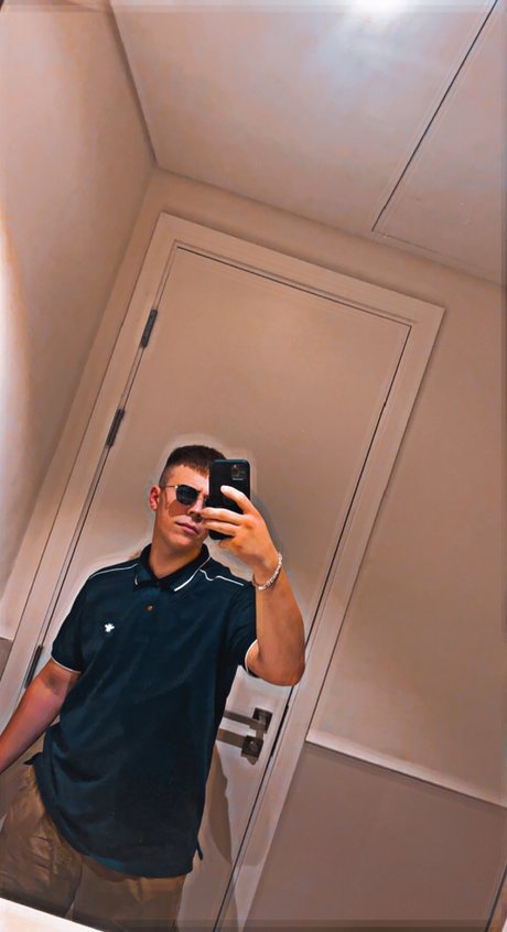 Nacktes geleaktes OnlyFans-Foto von Luca