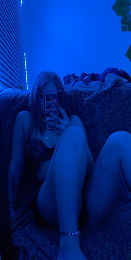 Nacktes geleaktes OnlyFans-Foto von Luxe