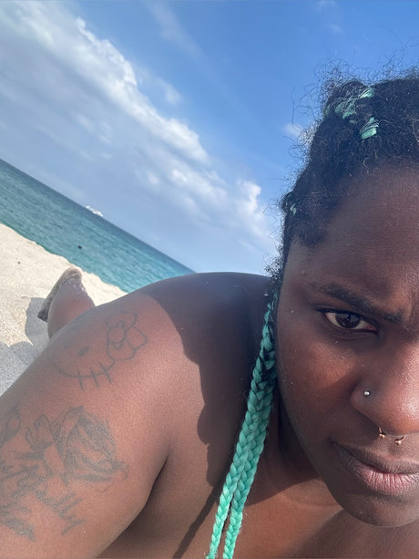 Nacktes geleaktes OnlyFans-Foto von Lustylucyxxxfree Page