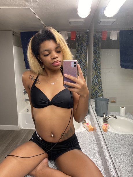 Nacktes geleaktes OnlyFans-Foto von Ladyyy