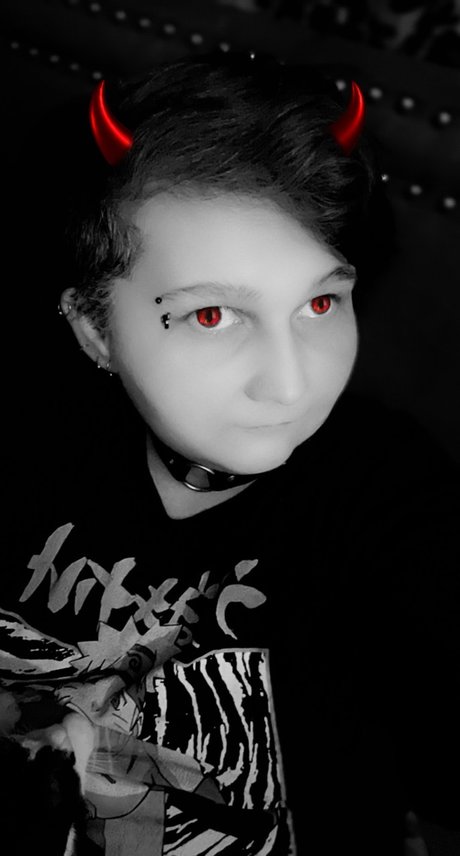 Nacktes geleaktes OnlyFans-Foto von Lunar Brat