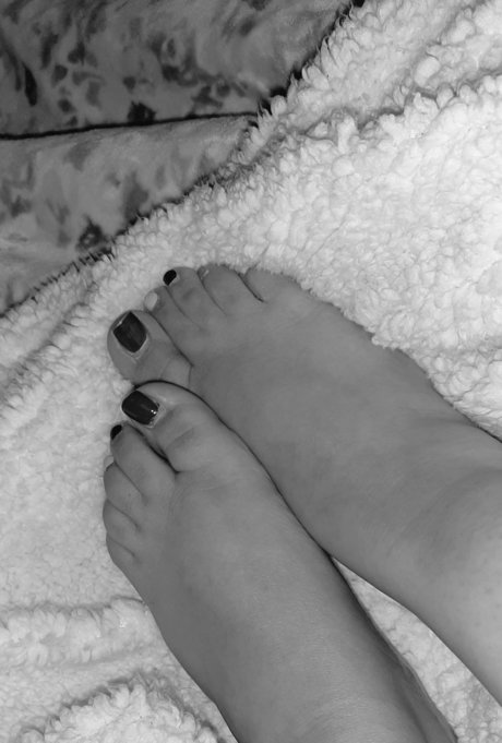 Nacktes geleaktes OnlyFans-Foto von Lucia Grey Barefoot
