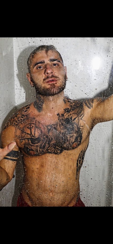 Nacktes geleaktes OnlyFans-Foto von Lucas Deen