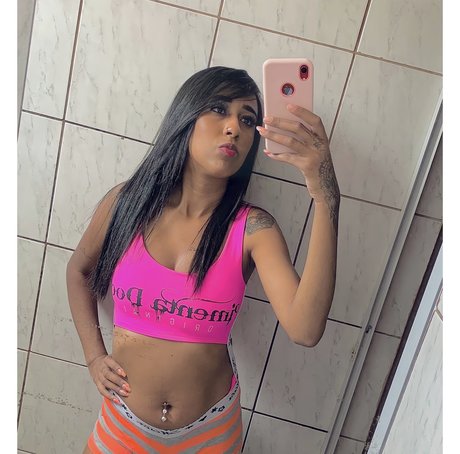 Nacktes geleaktes OnlyFans-Foto von Luana Salinda