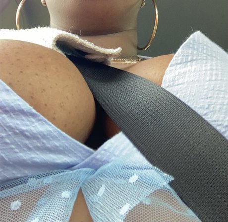 Nacktes geleaktes OnlyFans-Foto von Maria Laroux 