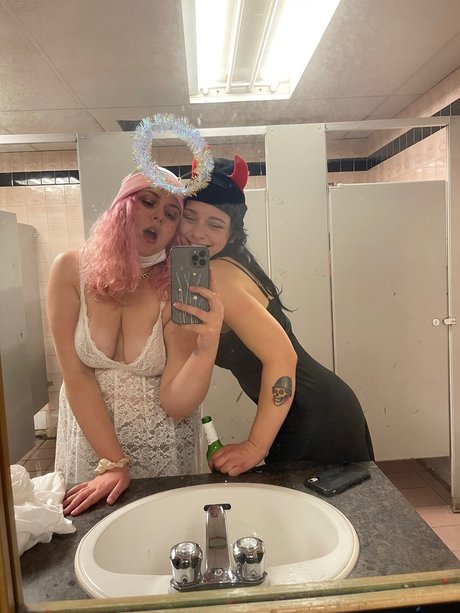 Nacktes geleaktes OnlyFans-Foto von Manic Pixies
