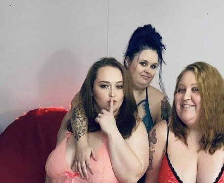 Nacktes geleaktes OnlyFans-Foto von Mommas Gone Wild