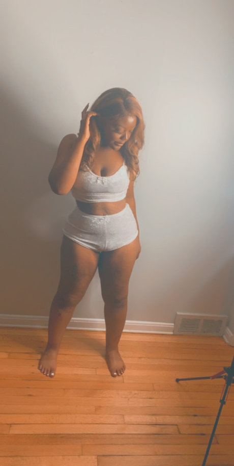 Nacktes geleaktes OnlyFans-Foto von Malie