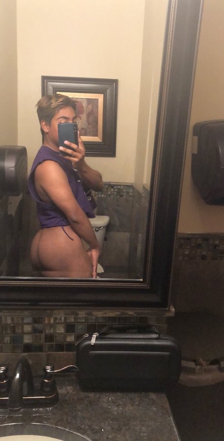 Nacktes geleaktes OnlyFans-Foto von Pink Makanui