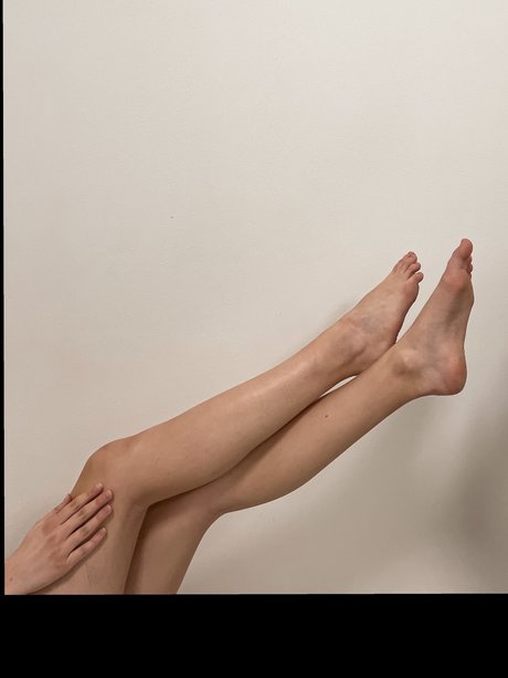 Nacktes geleaktes OnlyFans-Foto von Sexy And Magical Feet Ampamp Legs