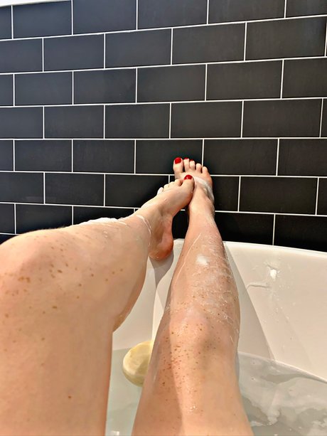 Nacktes geleaktes OnlyFans-Foto von Maddy Louise