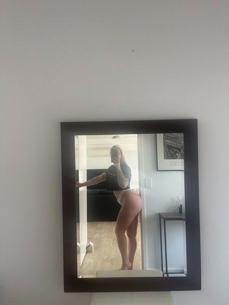 Nacktes geleaktes OnlyFans-Foto von Maddi