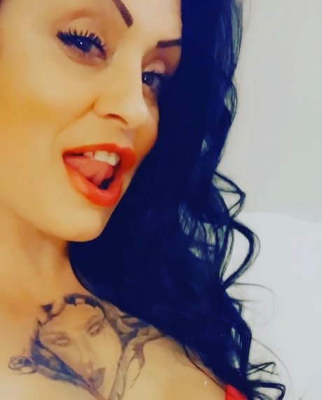 Nacktes geleaktes OnlyFans-Foto von Mlanie Blanche