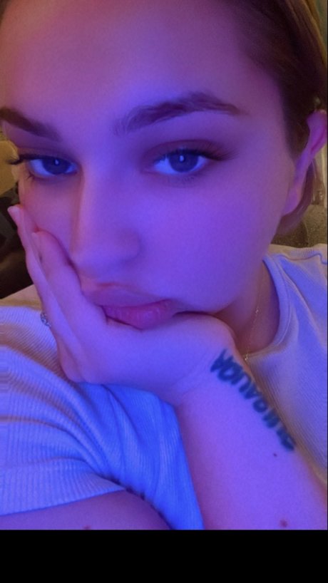 Nacktes geleaktes OnlyFans-Foto von Mika