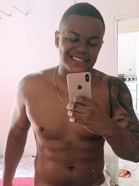 Nacktes geleaktes OnlyFans-Foto von Mc Denner James