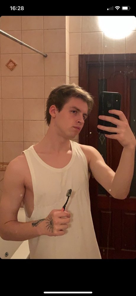 Nacktes geleaktes OnlyFans-Foto von Max
