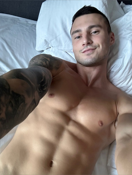 Nacktes geleaktes OnlyFans-Foto von Max Barz