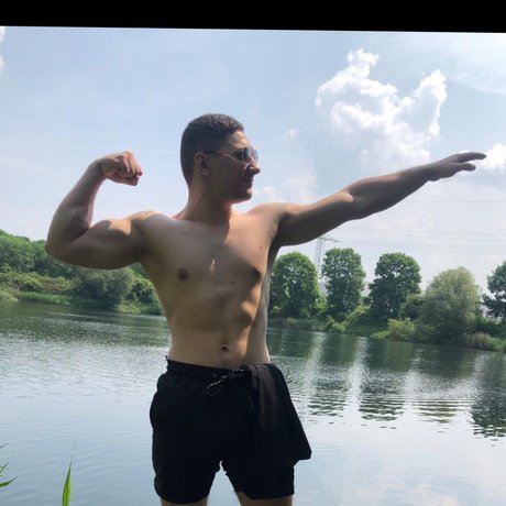 Nacktes geleaktes OnlyFans-Foto von Masterboombastic