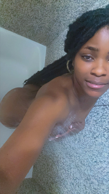 Nacktes geleaktes OnlyFans-Foto von Bluuhazee
