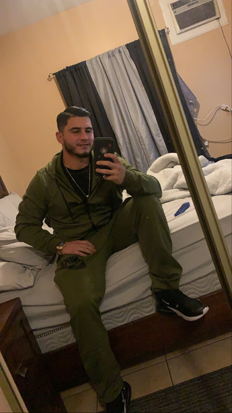 Nacktes geleaktes OnlyFans-Foto von Michael Solis