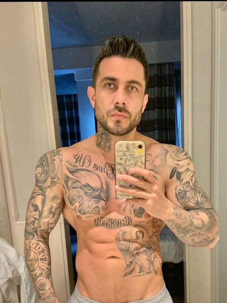 Nacktes geleaktes OnlyFans-Foto von Mikeloverfit