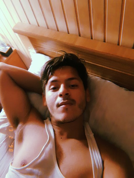 Nacktes geleaktes OnlyFans-Foto von Mikel Angelo