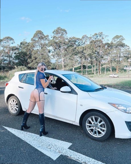 Nacktes geleaktes OnlyFans-Foto von Mikayla Rose 