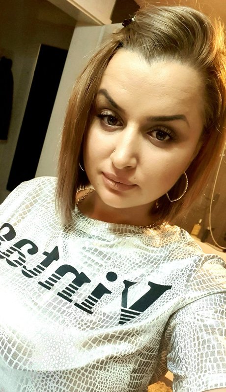 Nacktes geleaktes OnlyFans-Foto von Mihaela Hott