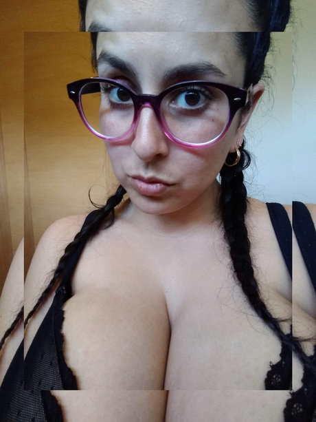 Nacktes geleaktes OnlyFans-Foto von Mieldemel